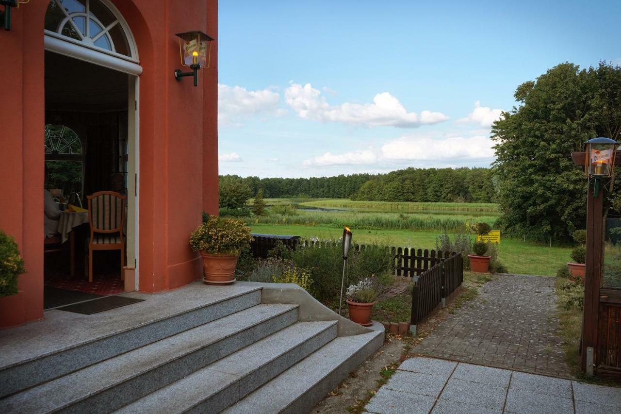 Отель Altes Gutshaus-Federow Экстерьер фото
